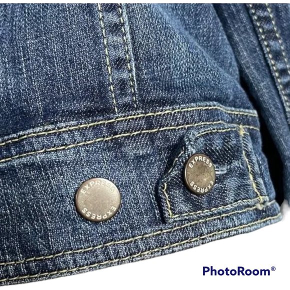 EXPRESS Classic Medium Wash Denim Trucker Jacket SIZE LARGE - Picture 6 of 10